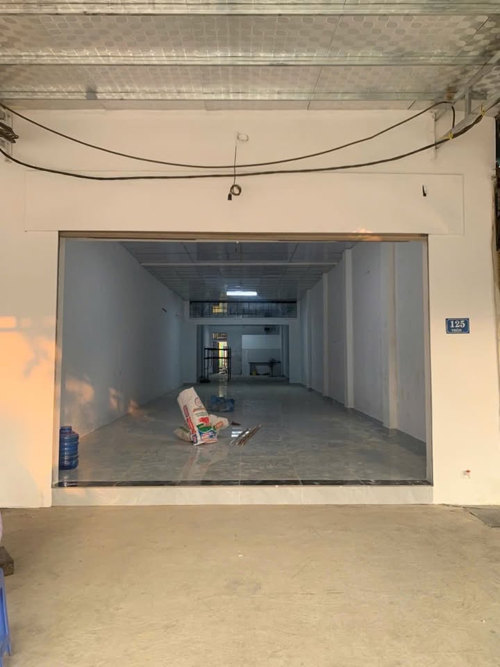 Cho thuê sàn 300m² tại Ngã 3 chợ Hoà Lạc - Giá 10 triệu/tháng, cơ hội kinh doanh hấp dẫn!