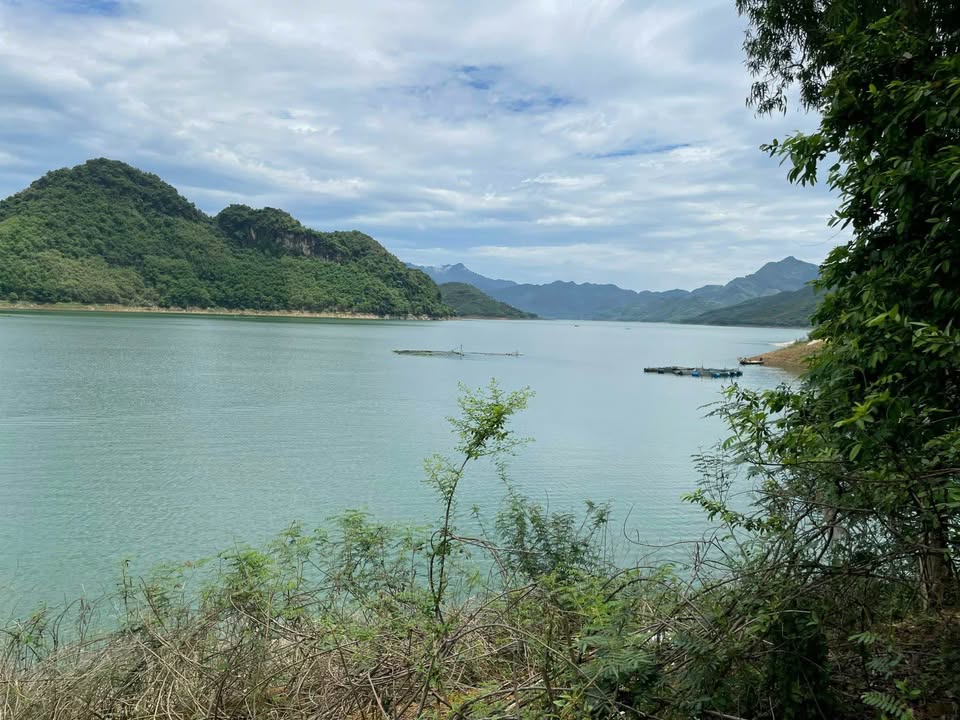 Đất mặt hồ Hòa Bình 4132m² giá 5 tỷ - View cực thoáng, sẵn nhà 2 tầng!