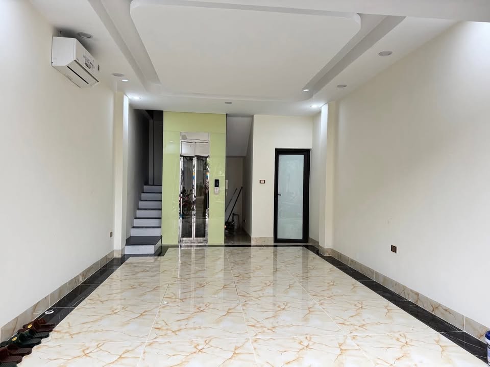 Nhà phố 30m² 7 tầng mặt tiền 3.95m đường Ngô Gia Khảm, Long Biên - Kinh doanh sầm uất!