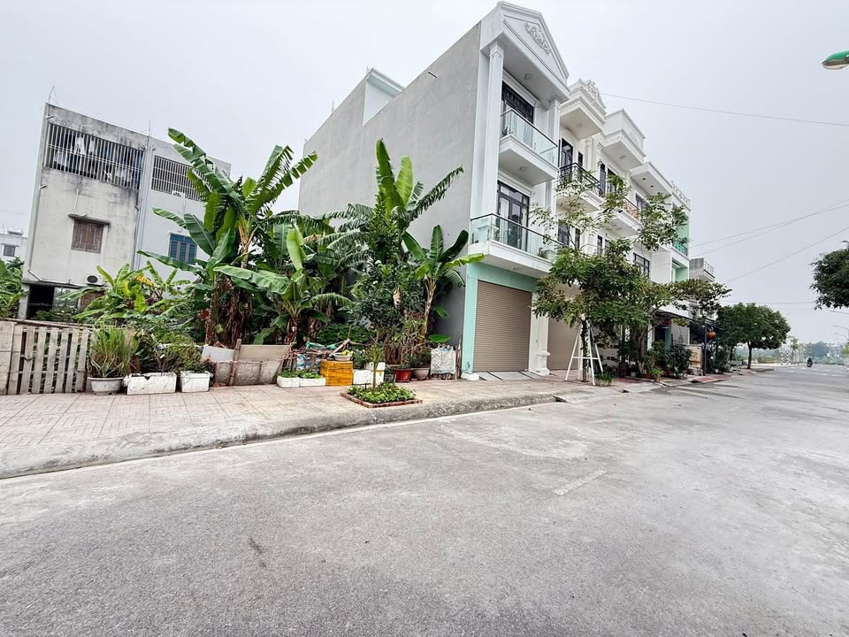 Nhà 3 tầng hướng Đông Nam tại khu TĐC Phú Xuân Thái Bình giá 3.85 tỷ - Chính chủ bán gấp!