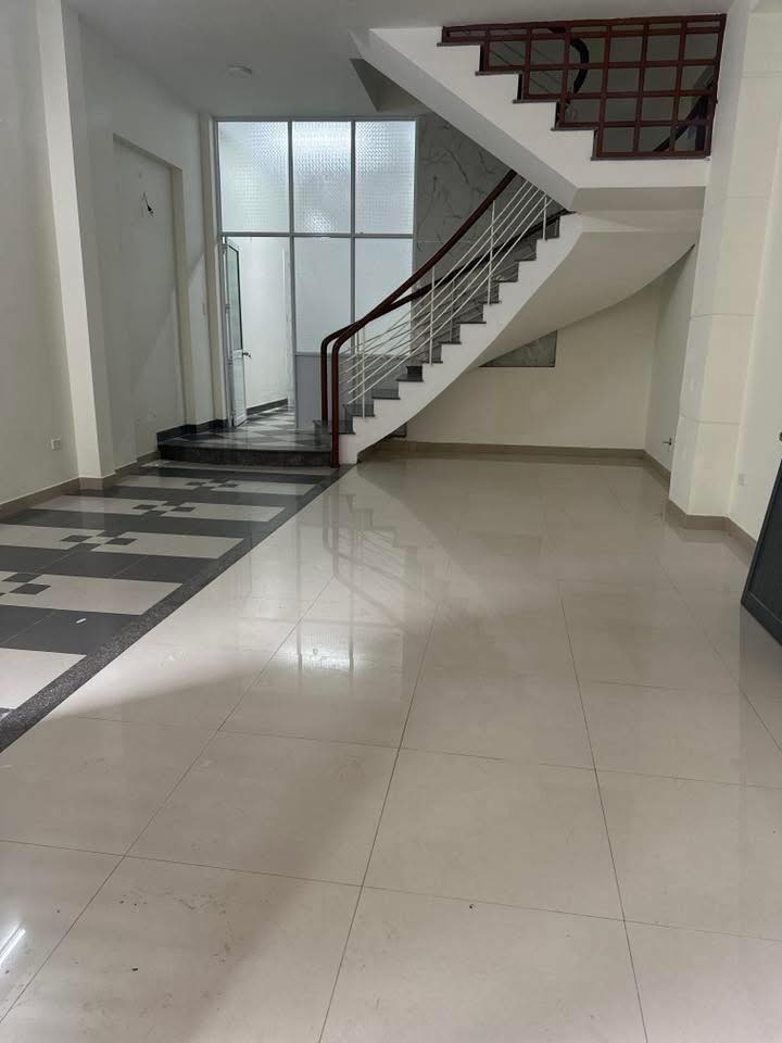 Nhà cho thuê 3 tầng tại Ông Ích Khiêm, Đà Nẵng - 12 triệu/tháng, rộng rãi và tiện nghi!