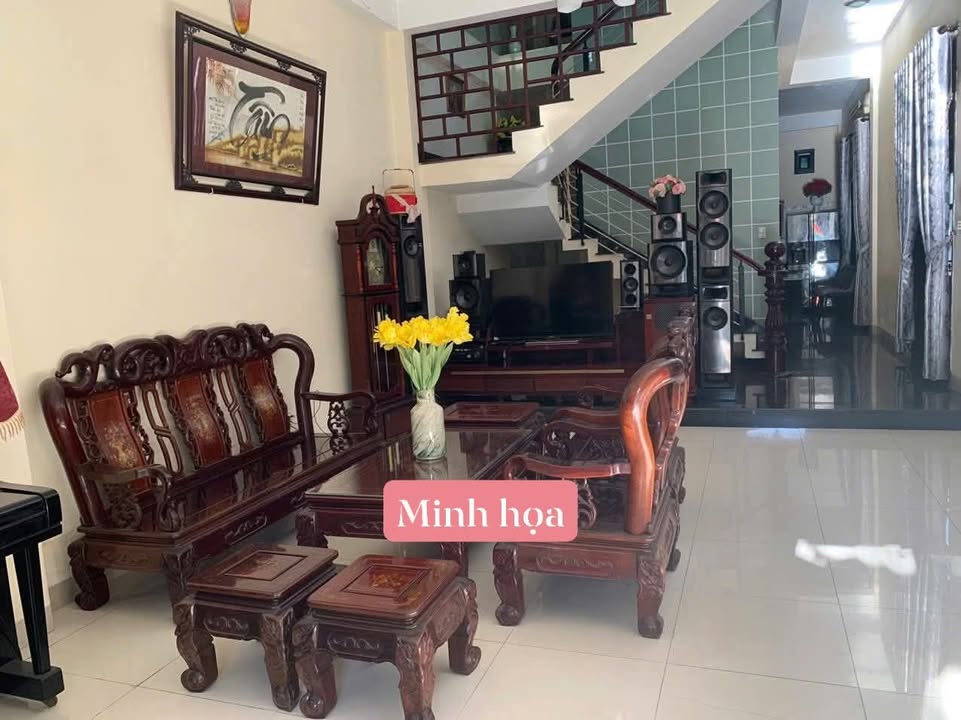 Nhà cho thuê 3 tầng Mặt tiền Lương Nhữ Hộc 90m² giá 17 triệu - Gần trung tâm sầm uất!