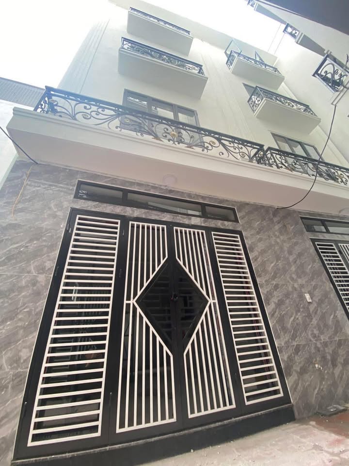 Nhà phố 4 tầng tại Xóm Bến, Đông La 34m² giá 4.1 tỷ - Ô tô đỗ cửa ngay!