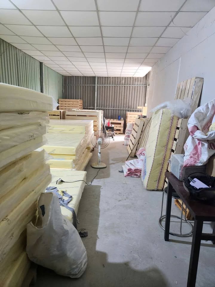 Cho thuê kho 300m² tại quận 12 - Giá chỉ 10 triệu/tháng, phù hợp mọi ngành nghề!