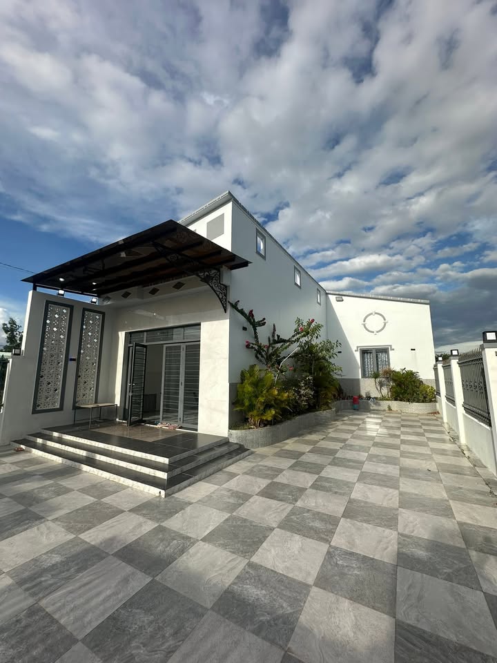 Nhà Nguyên Căn Cho Thuê Phường Xuân An, Phan Thiết 400m² - Không Gian Rộng Rãi, Giá Chỉ 8 Triệu!