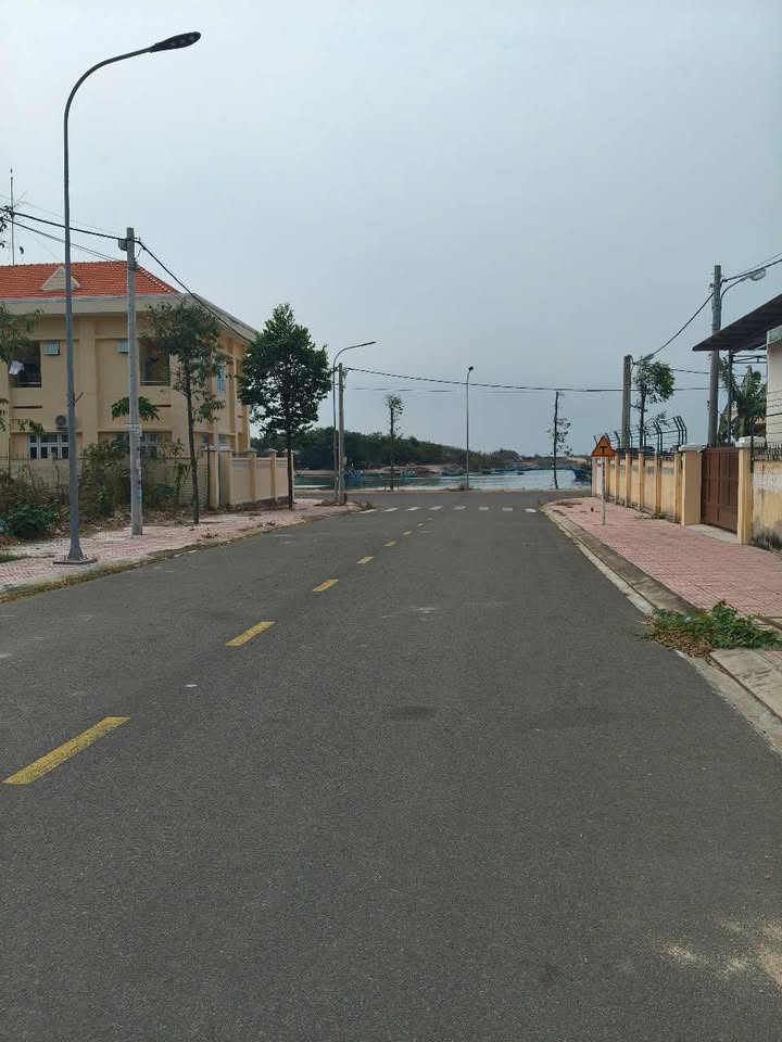 Đất mặt tiền đường Nguyễn Hữu Tiến, Phan Thiết 100m² giá 3.4 tỷ - Cơ hội đầu tư tuyệt vời!