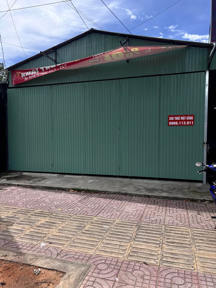 FrontHouse cho thuê tại Hùng Vương, Phan Thiết 200m - Kinh doanh sầm uất, giá chỉ 8 triệu!