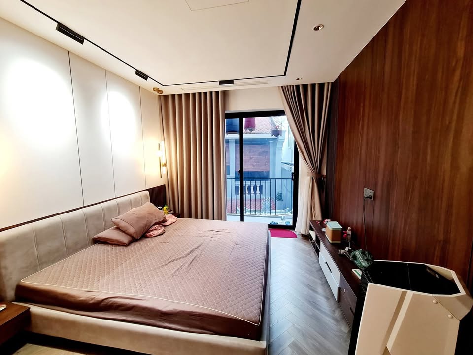 Nhà phố Định Công 34m² giá 8.5 tỷ - Kinh doanh sầm uất, ngõ thông thoáng!