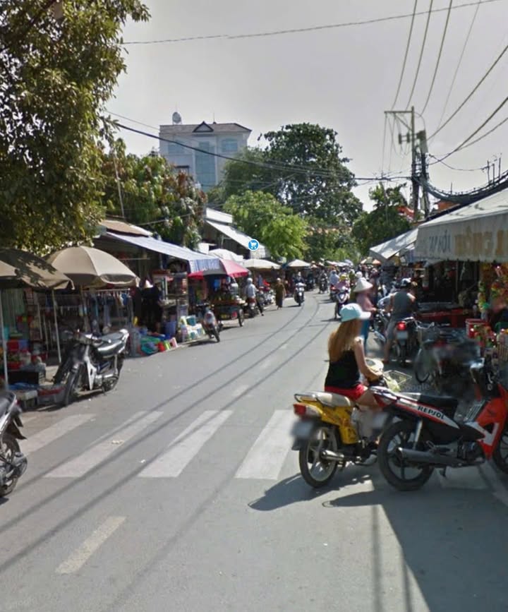 Nhà Bà Điểm Hóc Môn 100m² giá 4.7 tỷ - Vị trí trung tâm chợ Cây Me!