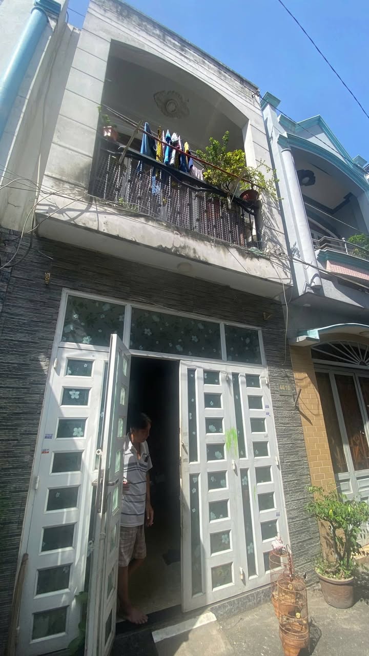 Nhà hẻm xe hơi Gò Vấp 35m² giá 4.4 tỷ - Sổ hồng chính chủ!