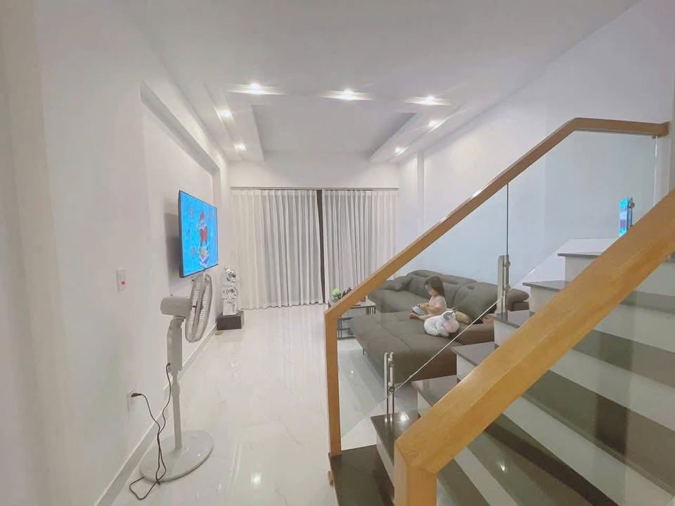 Nhà 3 tầng Lệnh Bá Chính Trọng, Hùng Vương 71m² giá 2.7 tỷ - Không gian sống lý tưởng!