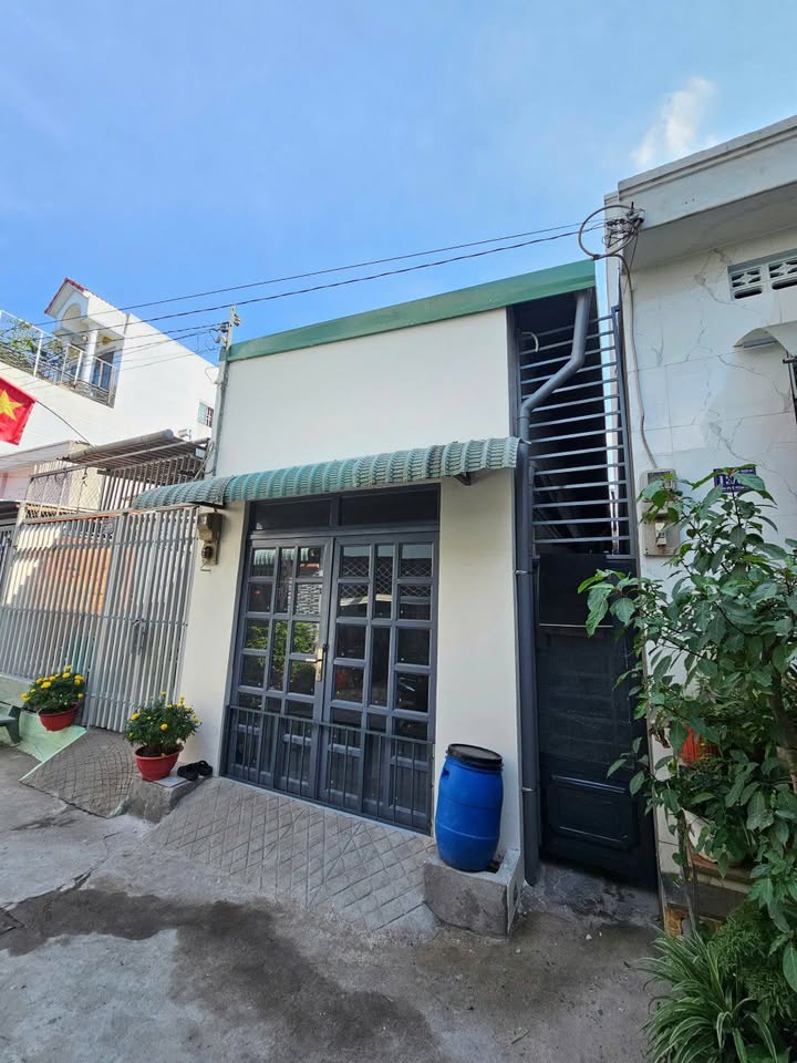 Nhà cấp 4 tại Lái Thiêu, Thuận An 60m² giá 2.7 tỷ - Sổ hồng riêng, gần Quốc Lộ 13!