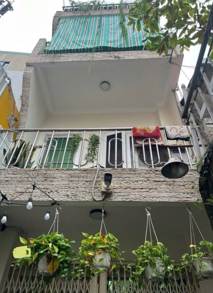 Nhà Nguyễn Văn Cừ, Quận 5, 32m² giá thỏa thuận - Gần nhiều tiện ích