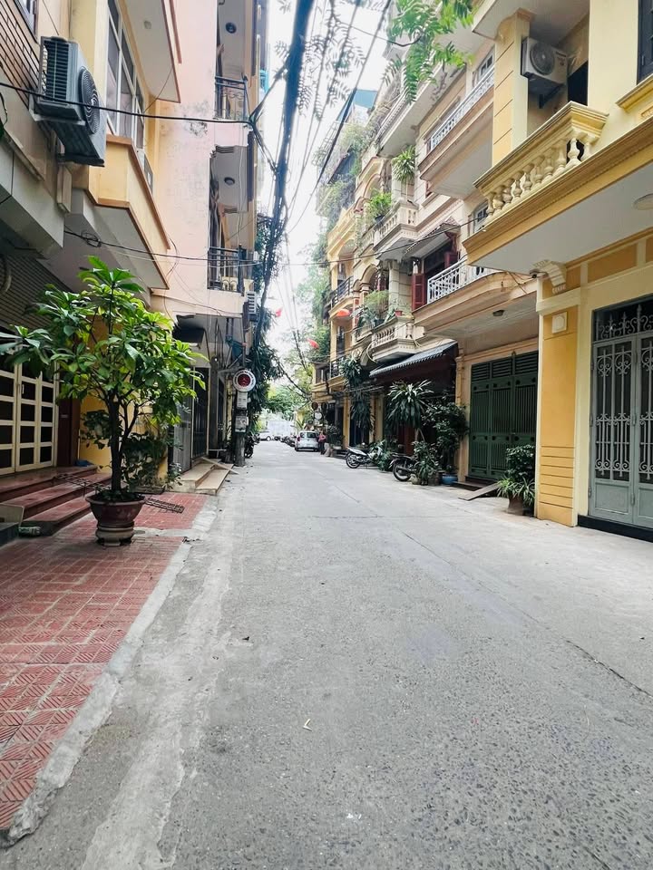 Nhà riêng Kim Mã, Ba Đình 63m² giá 20 tỷ - Ô tô đỗ cửa, an ninh tốt!