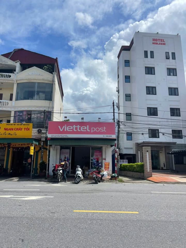 Nhà mặt đường Hùng Vương, Quán Toan, 10 triệu - Mặt tiền kinh doanh lý tưởng!