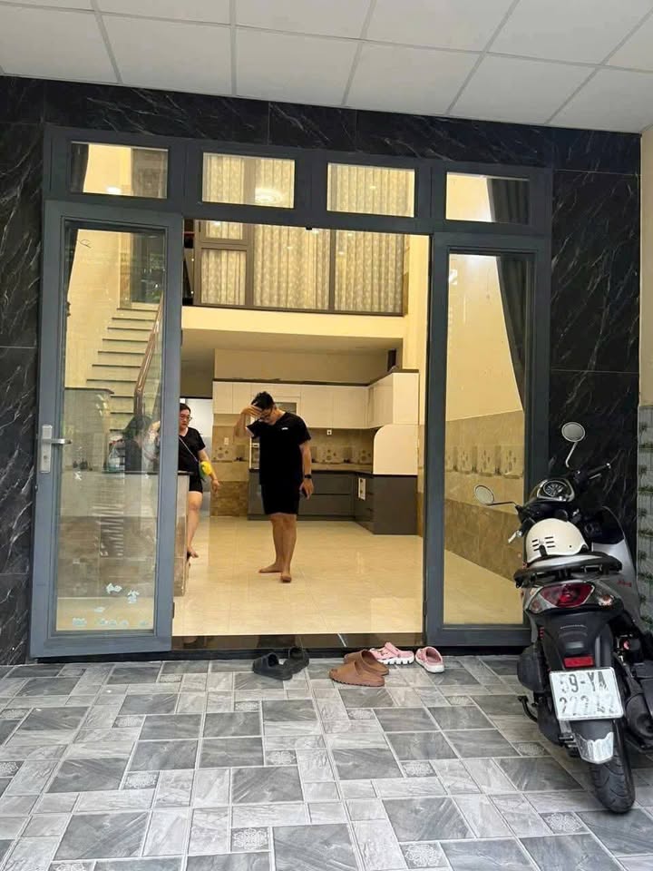 Nhà cho thuê Tân Xuân Hóc Môn 135m² giá 8 triệu - Đúc lửng, tiện nghi đầy đủ!