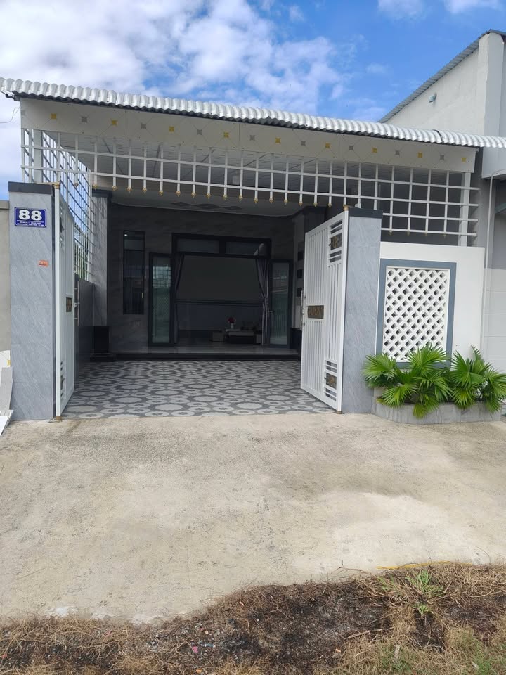 Nhà 3 phòng ngủ tại Hẻm 31 Trần Phú, Tây Ninh, 159m² - Nhà mới xây chắc chắn, giá tốt!