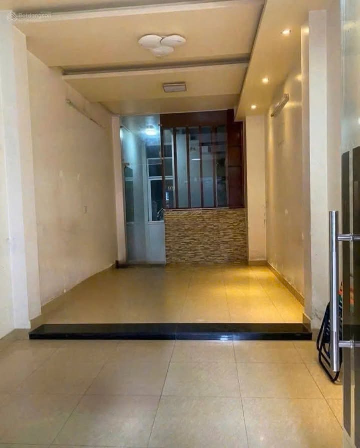 Nhà 4 tầng Lạc Long Quân, Quận 11, 57.6m² - Xe hơi đỗ cửa, vào ở ngay!