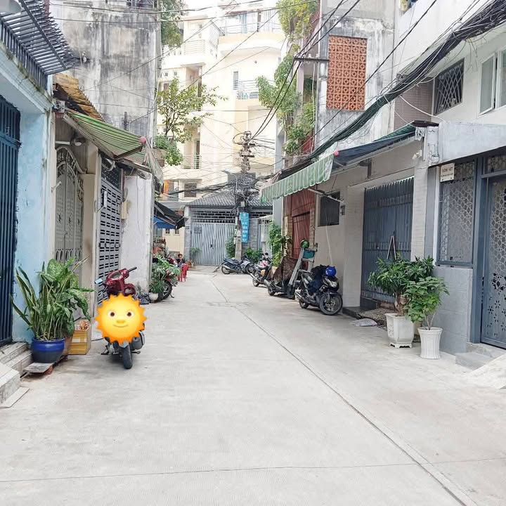 Nhà phố Trần Quang Diệu, quận 3, 60m² giá 12 tỷ - Ô tô đỗ cửa, tiện ích đầy đủ!