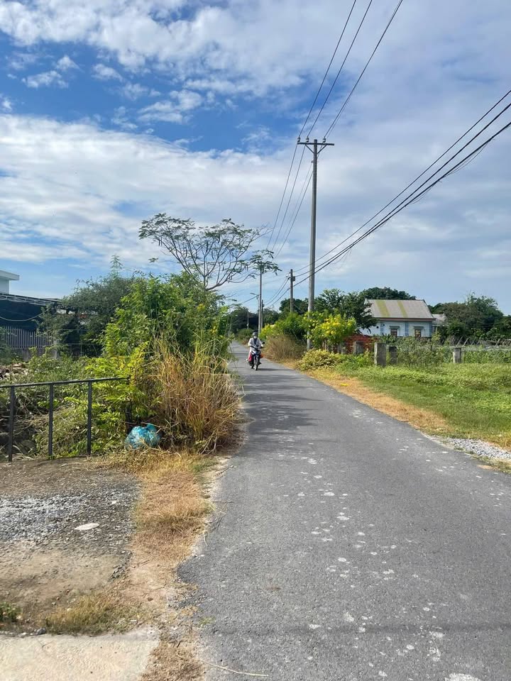 Nhà đẹp Củ Chi 140m² giá 3.7 tỷ - Mặt tiền đường số 7, sẵn sàng ở ngay!