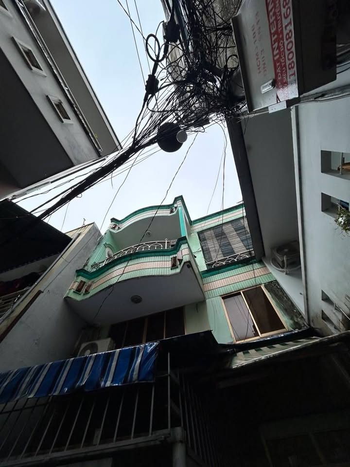 Nhà Phú Trung, Tân Phú 110m² giá 6.9 tỷ - Định cư gấp, sổ hồng chính chủ!