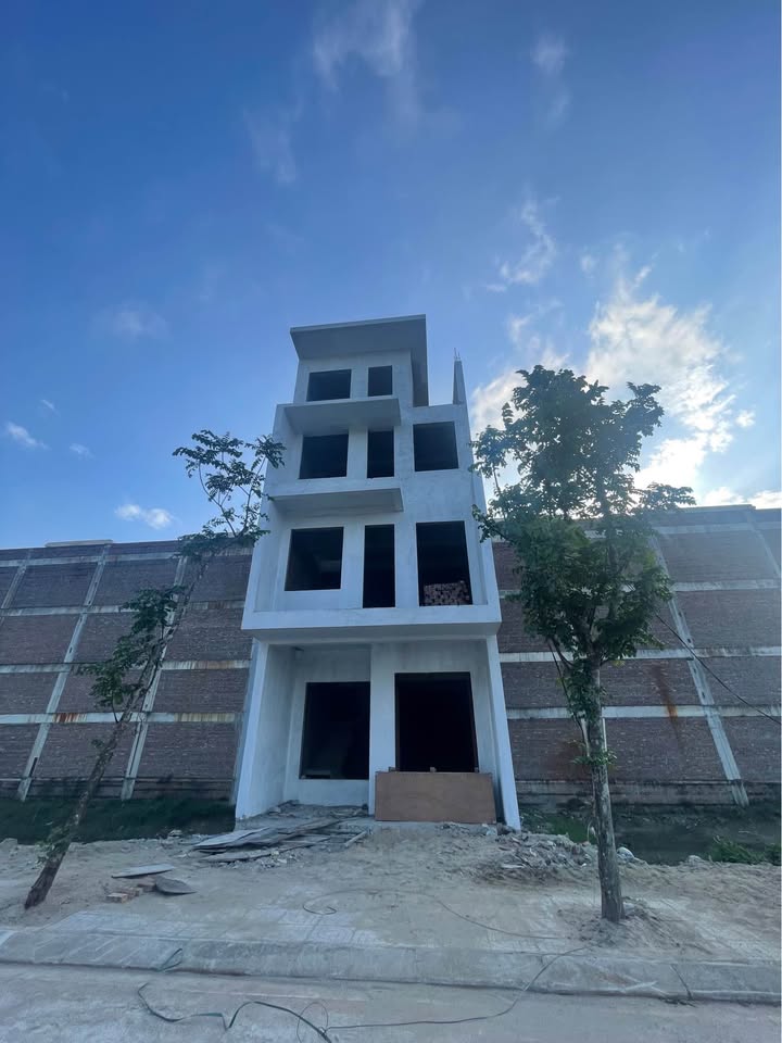 Nhà xây thô tại Hưng Lộc Home, Vinh 102m² giá 5.x tỷ - Vị trí đẹp, tiện lợi!