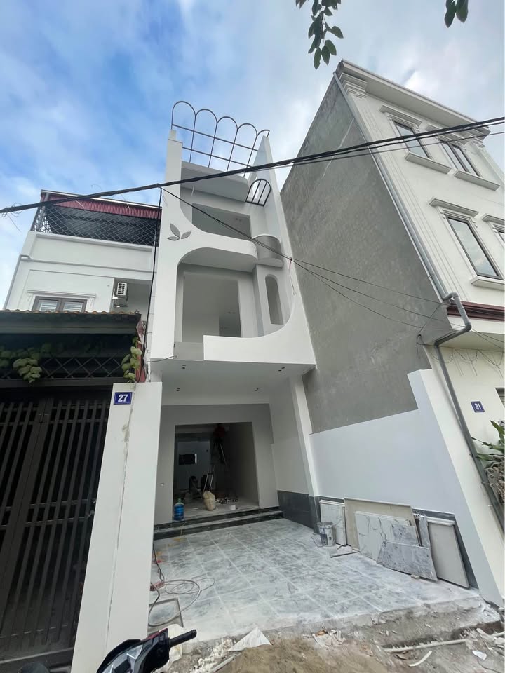 Nhà 4 tầng độc lập Vĩnh Khê, An Hải 77m² giá 4,xx tỷ - Sân cổng riêng, không gian thoáng đãng!