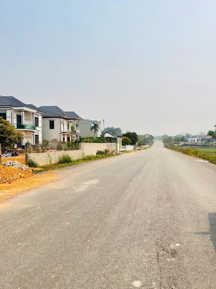 Đất nền Lục Nam Bắc Giang 150m² giá 2 tỷ - Mặt tiền 6m, vị trí đẹp!