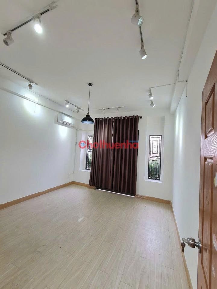 Nhà cho thuê Nhất Chi Mai, Phường 13, Quận Tân Bình 56m² giá 10 triệu - Nở hậu tài lộc!