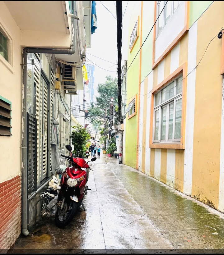 Nhà bán Quận 4, 25m² giá 3.65 tỷ - Khu an ninh, gần trung tâm!