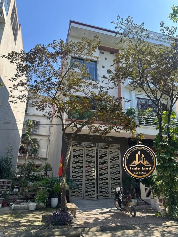 Nhà 3 tầng mới Bắc Giang 81m² giá 7 tỷ - Thiết kế hiện đại, vị trí đắc địa!