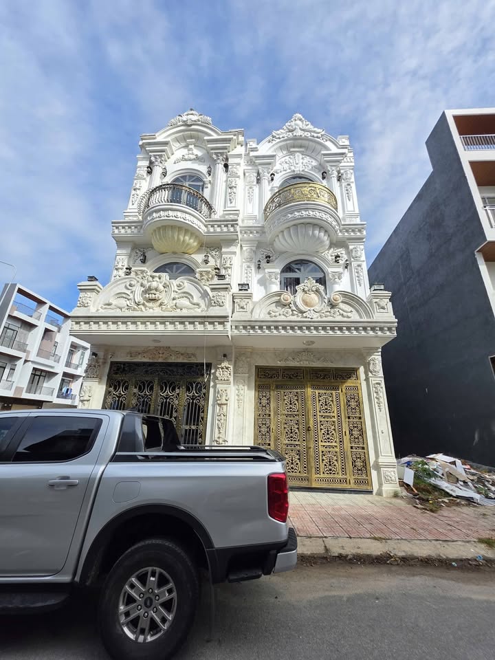 Nhà trệt 2 lầu 61.5m² Bình Chuẩn, chỉ 4.35 tỷ - Sổ hồng riêng, gần chợ Phú Phong!