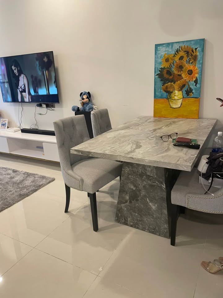 Căn hộ Saigon Royal Bến Vân Đồn 83m² giá 24 triệu - Nhà đẹp, vào ở ngay!