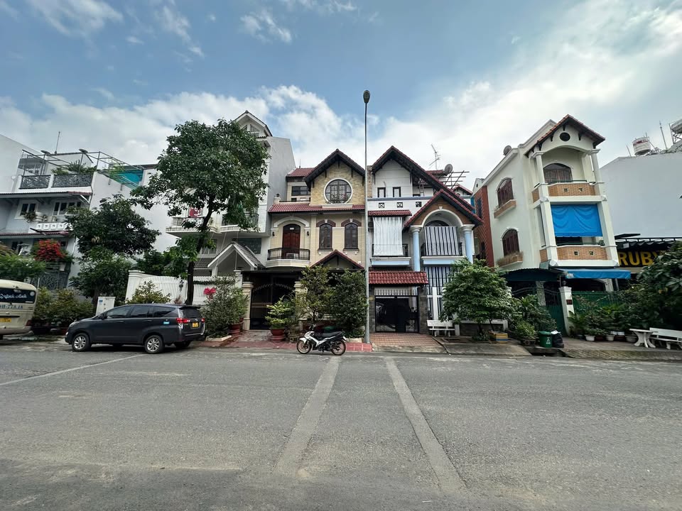 Nhà 3 tầng đường 18m Hiệp Bình Chánh Thủ Đức 122m² giá 21 tỷ - Vị trí đẹp, thích hợp kinh doanh!