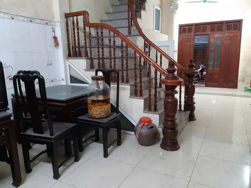 Nhà cho thuê Ngõ Hoà Bình 7, Hai Bà Trưng 40m² giá 11 triệu - Nội thất cơ bản, sẵn sàng vào ở!