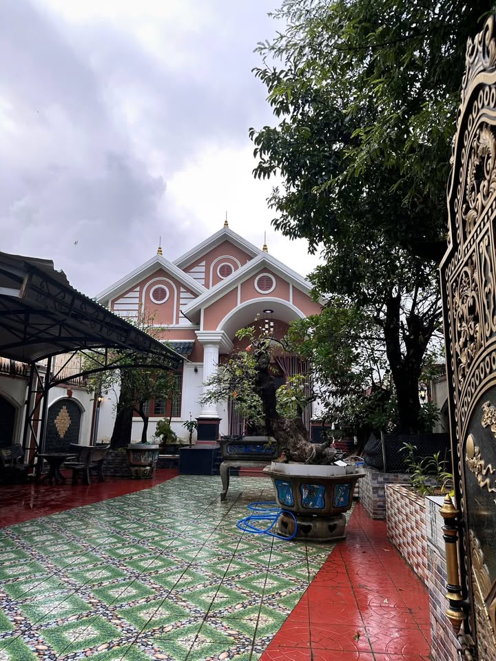 Nhà mặt tiền Quốc lộ 19, Nhơn Hoà 400m² giá 7 tỷ - Nội thất gỗ sang trọng!