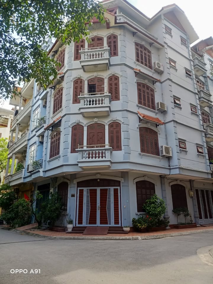 Nhà đẹp Phạm Tuấn Tài, Cầu Giấy 62m² giá 17 tỷ - Bán gấp hơn thị trường 500 triệu!