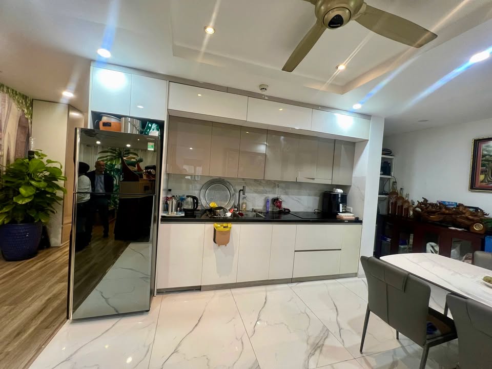 Căn hộ N01 Ngoại Giao Đoàn 110m² giá 12 tỷ - Ban công hướng Nam đẹp mắt!