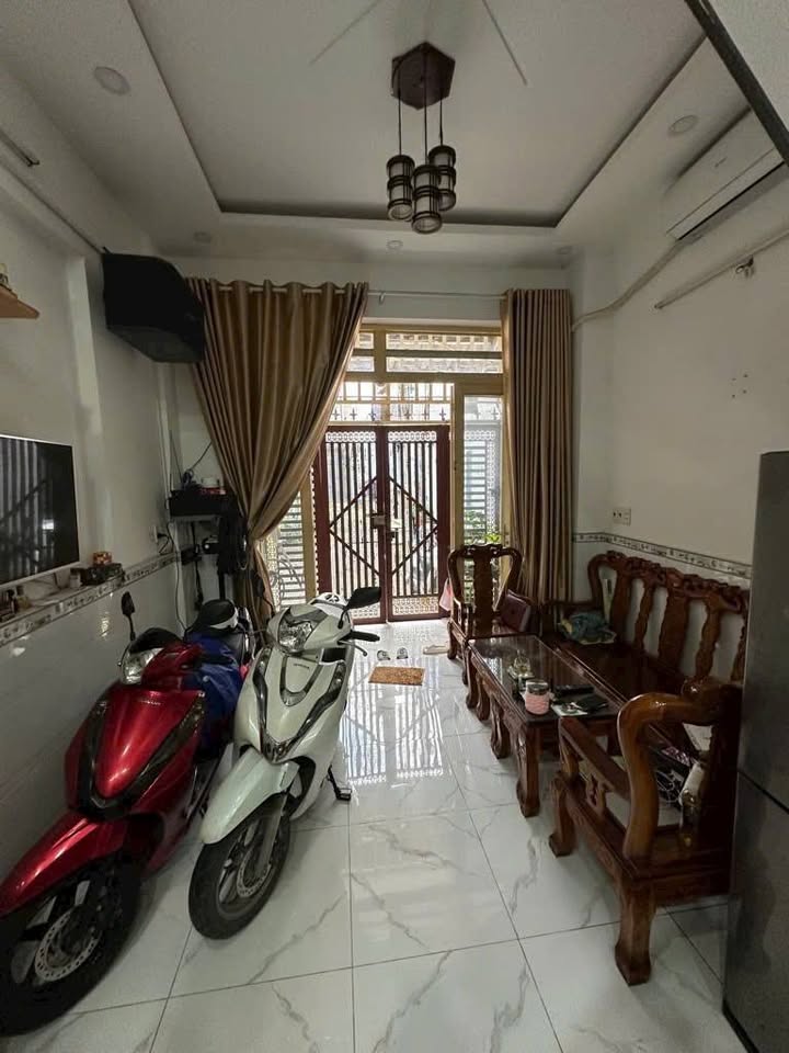 Nhà phố Bình Hưng Hòa B 33m² giá 2.4 tỷ - Dọn vào ở ngay!