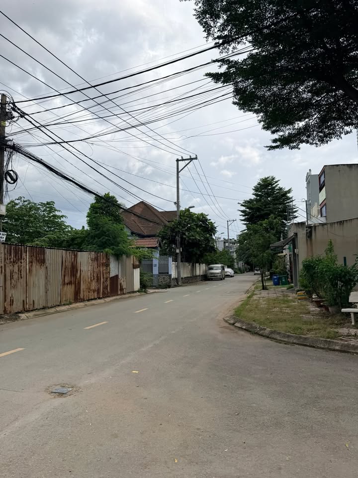 Nhà mặt tiền Phú Hữu, Quận 9 71.5m² chỉ 3.99 tỷ - Kinh doanh tốt!