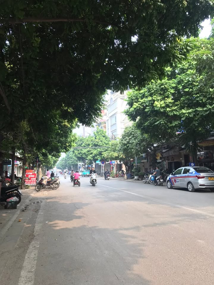 Nhà phố Tứ Liên, quận Tây Hồ, 30m² giá 6.9 tỷ - Vị trí đẹp, sổ đỏ chính chủ!