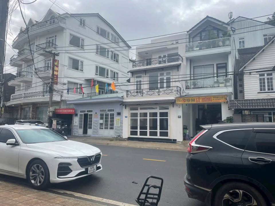 Bán nhà mặt tiền đường Nguyễn Công Trứ, Đà Lạt 75m² giá 14.5 tỷ - Kinh doanh sầm uất!