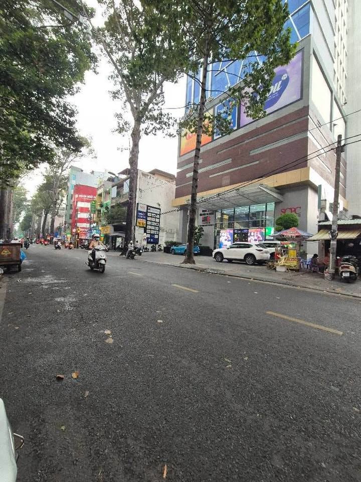 Nhà phố mặt tiền Trần Quang Khải, quận 1, 28m² giá 10.3 tỷ - Thích hợp kinh doanh!