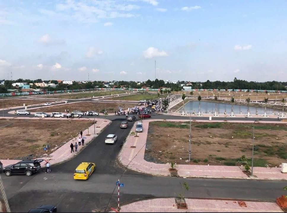 Đất nền KDC Center Gold Thị Trấn Thủ Thừa 100m² giá 1.35 tỷ - Sổ hồng chính chủ, thương lượng!