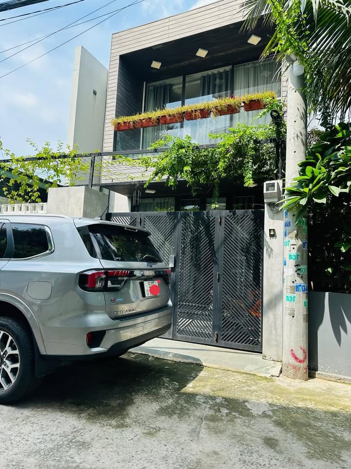 Nhà Phố Thủ Đức 91m² giá 9.3 tỷ - Hẻm xe tải thông thoáng