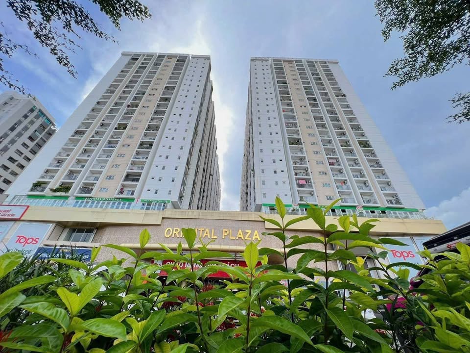 Căn hộ Oriental Plaza Tân Phú 80m² giá 13 triệu - Full nội thất, view thoáng