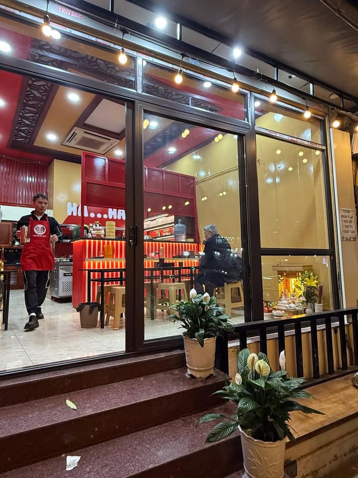 Quán cafe cho thuê tại Đống Đa 90m² giá 30 triệu - Mặt tiền rộng, góc 3 mặt!