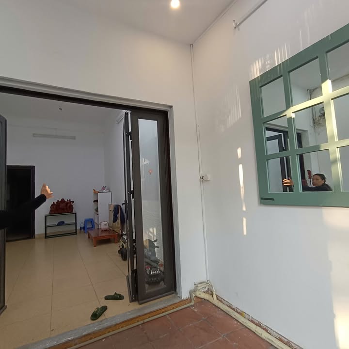 Cho thuê văn phòng tầng 1 Đào Tấn 50m² giá 6 triệu - Ô tô đỗ cửa, vị trí đắc địa!