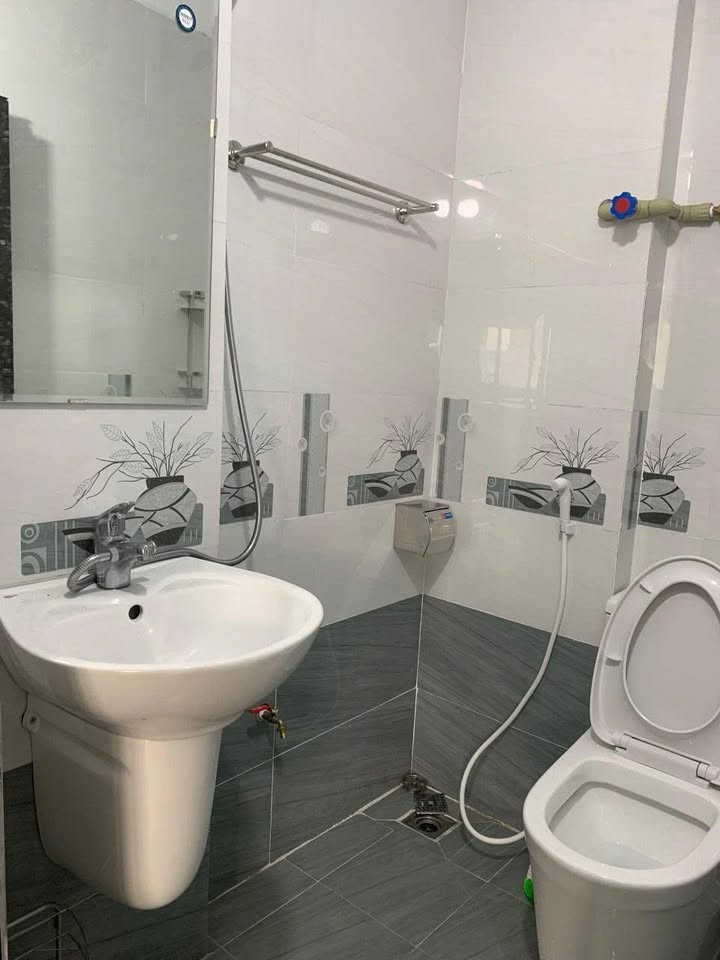 Nhà nhỏ cho thuê tại ngõ 63 Lê Đức Thọ, 25m² - Full nội thất, giá chỉ 4 triệu!