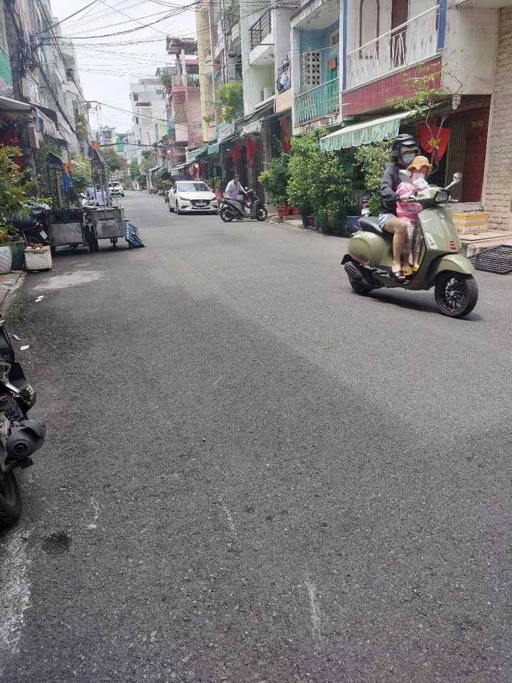 Nhà hẻm xe tải đường Xóm Đất, Quận 11, 38.76m² giá 7.1 tỷ - Giảm giá mạnh 500 triệu!